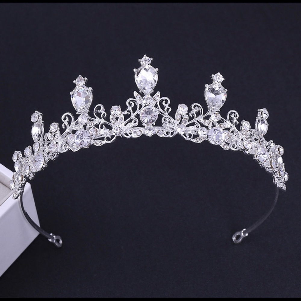 Wedding day crown tiara sparkle